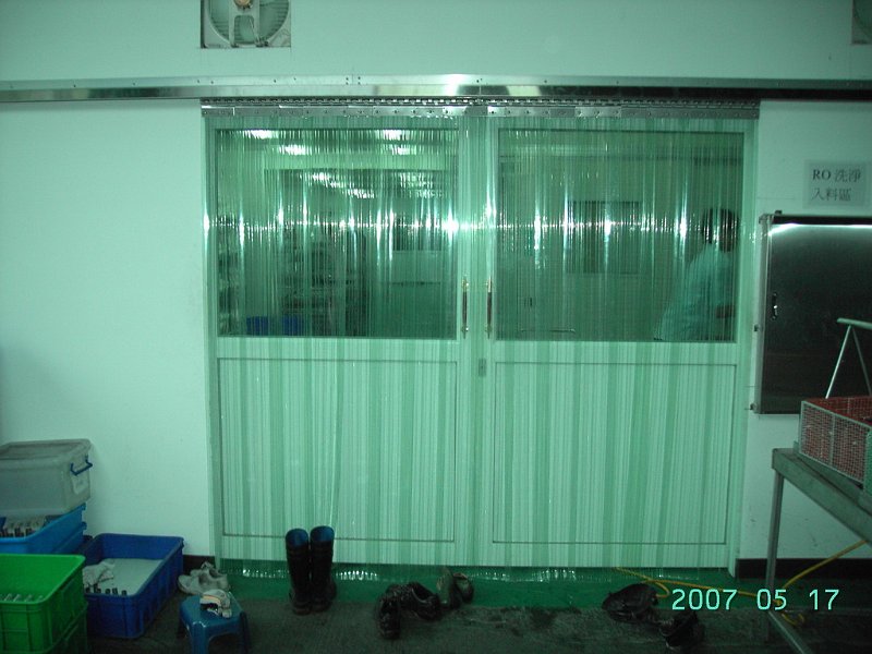 無塵室人員出入口採用防靜電pvc條狀門簾(固定式)